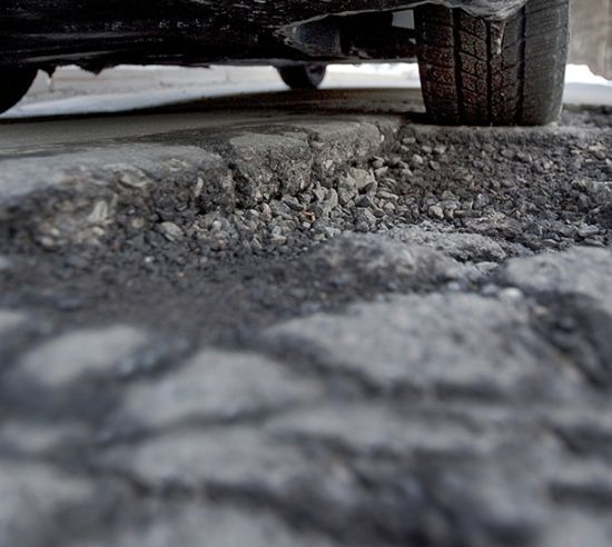 środki do wypełniania dziur ubytków w drogach asfaltowych betonowych i reprofilowania krawędzi