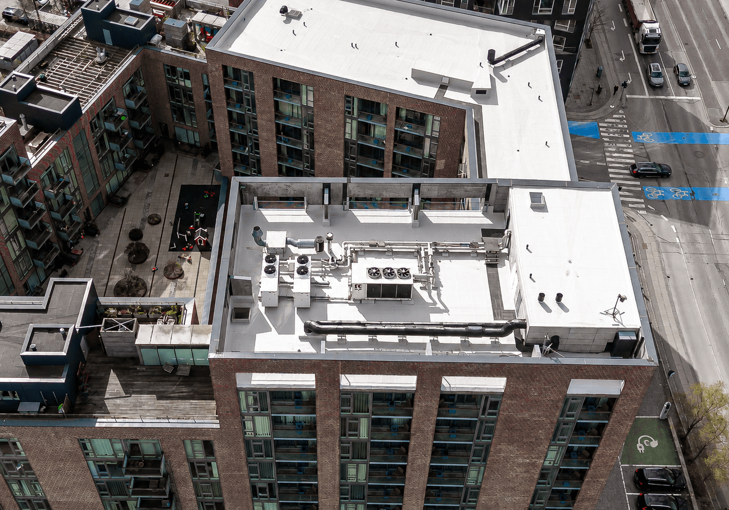 Aerial view of a hotel with light-colored, waterproofed flat roofs.