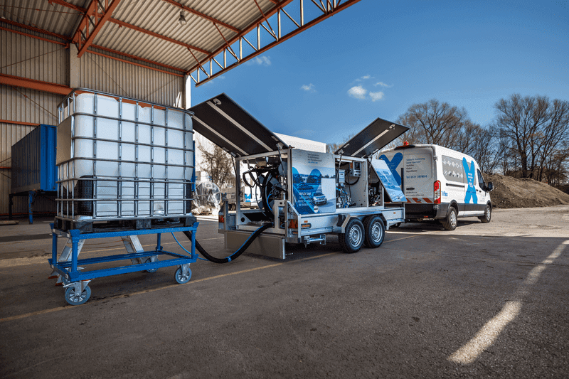 Triflex SAM mit IBC-Container für maschinelle Spritzapplikation
