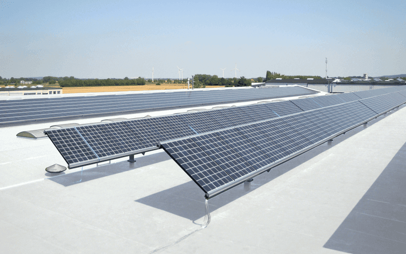 Flat roof with a photovoltaic system and Triflex roof waterproofing