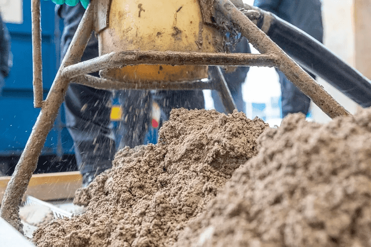 Testpumpen von Triflex CeFix Screed 631 zur Prüfung der Förderfähigkeit